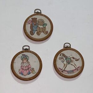 Vintage Embroidered Wall Art Set